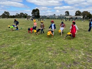 /uploaded_files/media/gallery/1670483412wheelbarrow race6.jpg